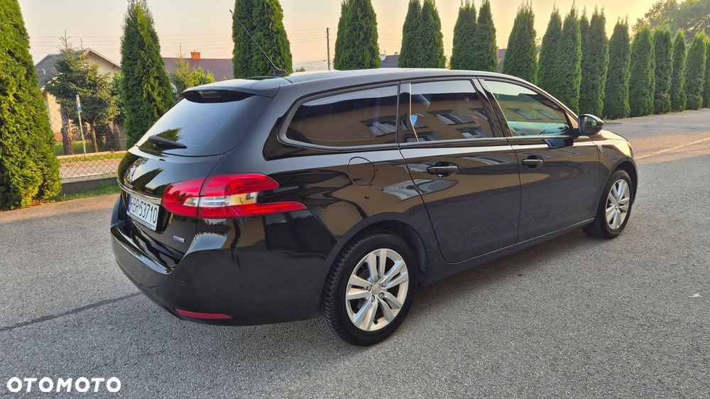 Peugeot 308 SW 1.2 PureTech Allure S&S - 6