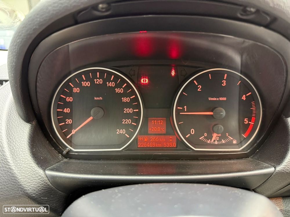 BMW 118 d Pack M - 9