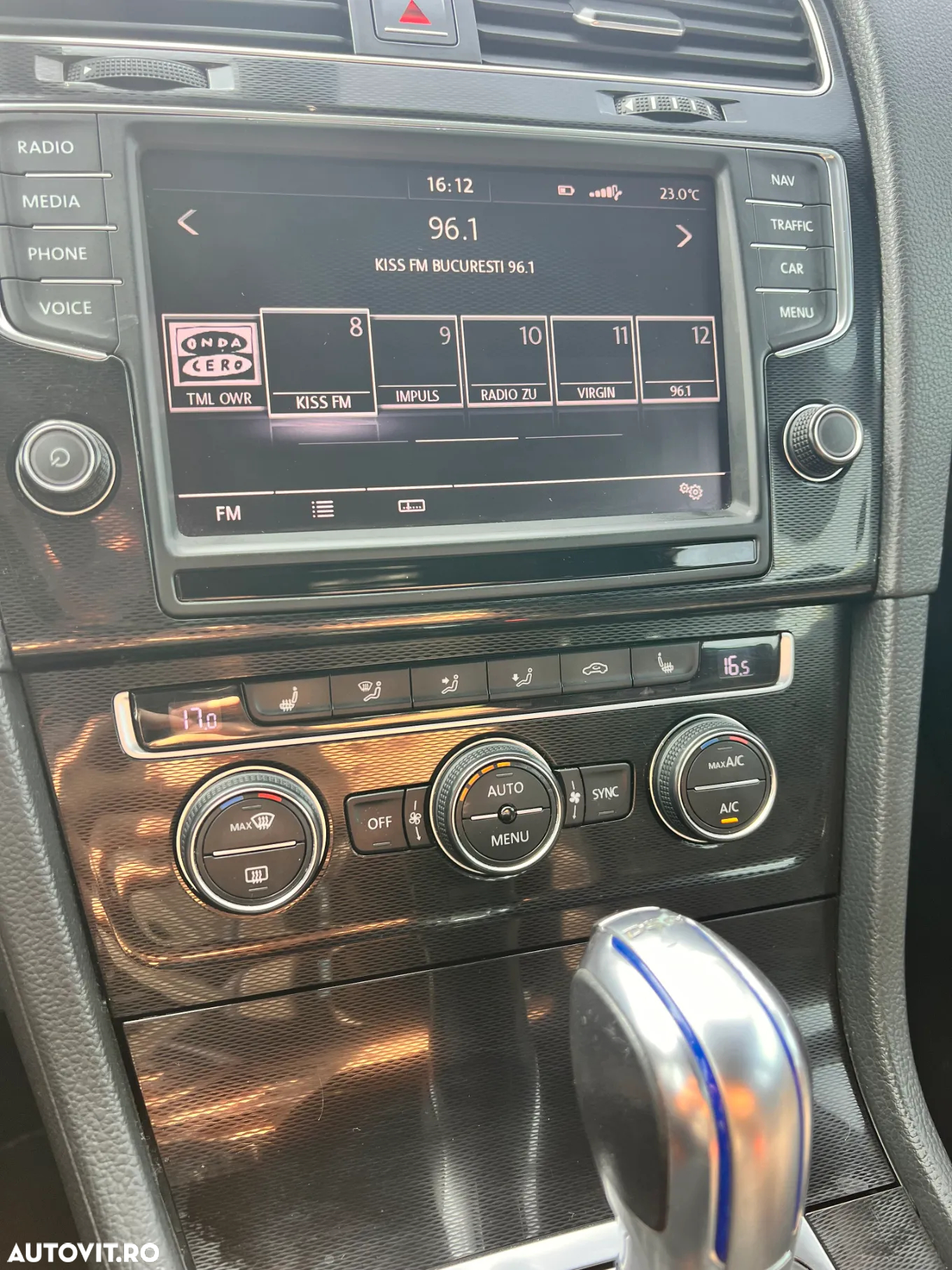 Volkswagen Golf - 11