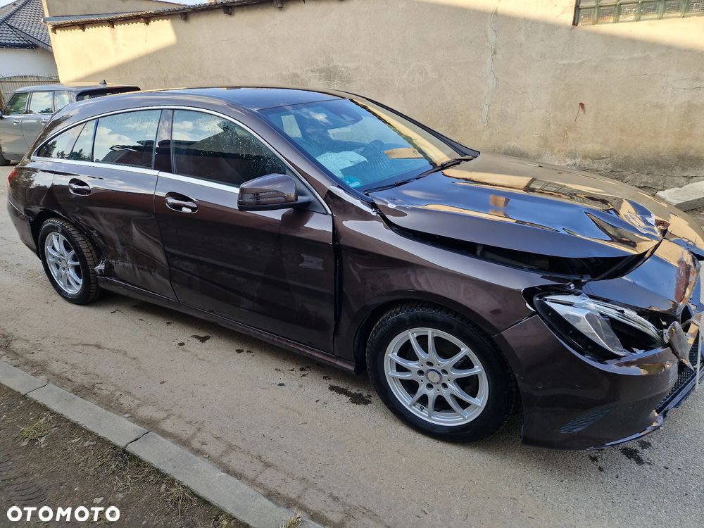 Mercedes-Benz CLA 220 4Matic 7G-DCT UrbanStyle Edition - 6