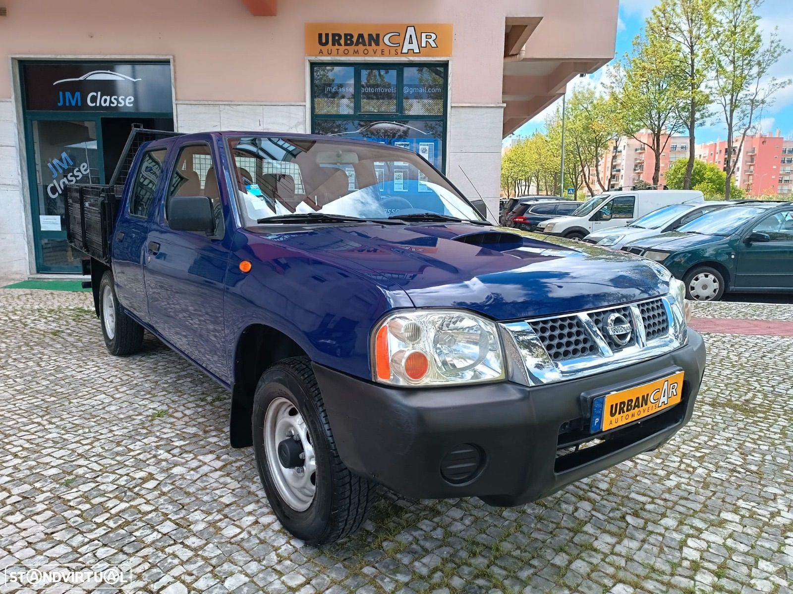 Nissan Pick Up - 1