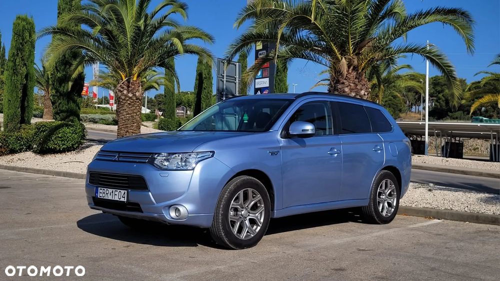 Mitsubishi Outlander - 1