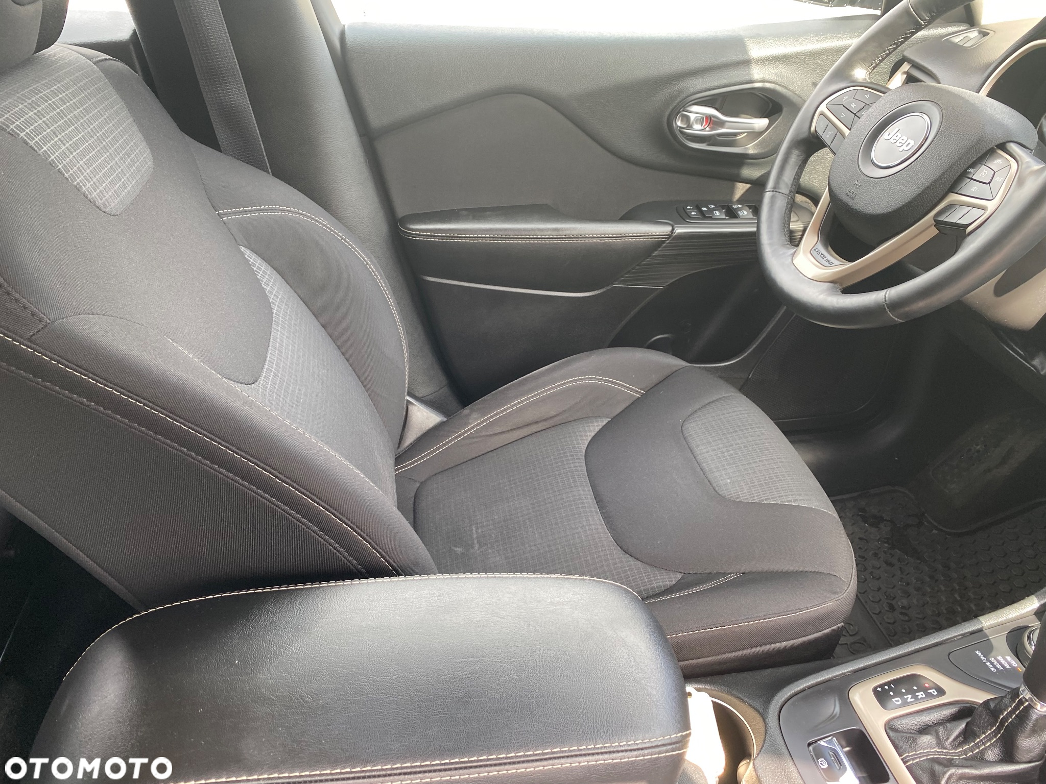 Jeep Cherokee 2.0 MJD Active Drive I Longitude - 21