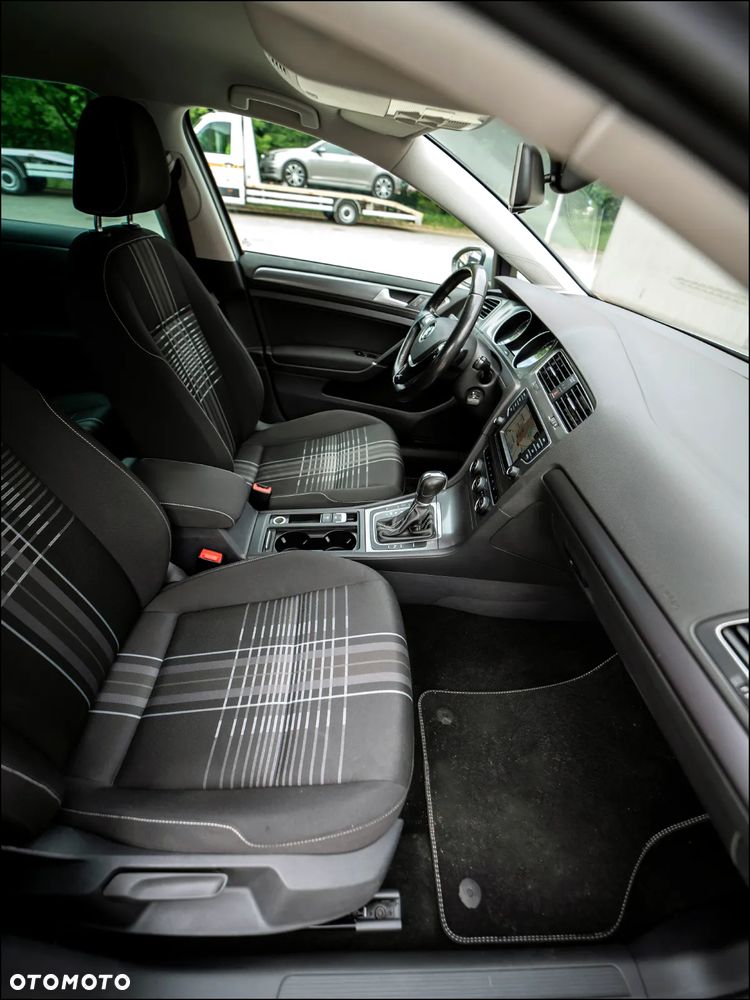 Volkswagen Golf - 37