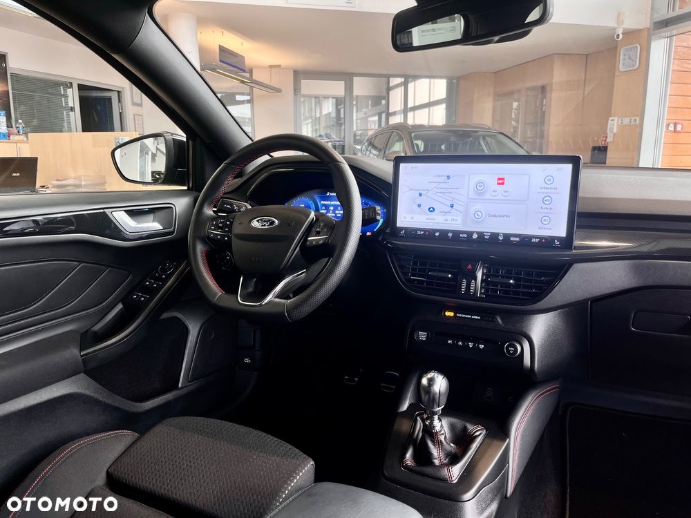 Ford Focus 1.0 EcoBoost Hybrid ST-LINE X - 26