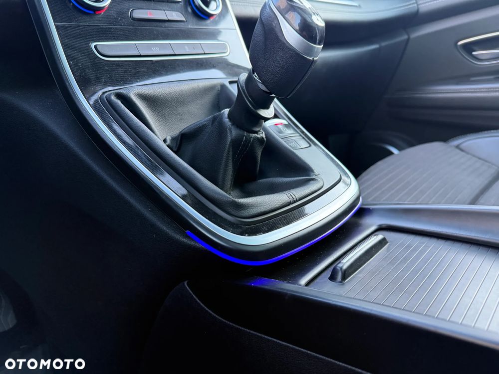 Renault Scenic 1.6 dCi Bose - 23