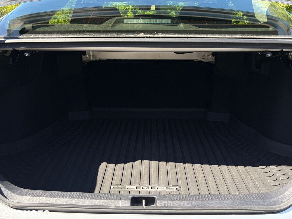 Toyota Camry 2.5 Hybrid Comfort CVT - 21