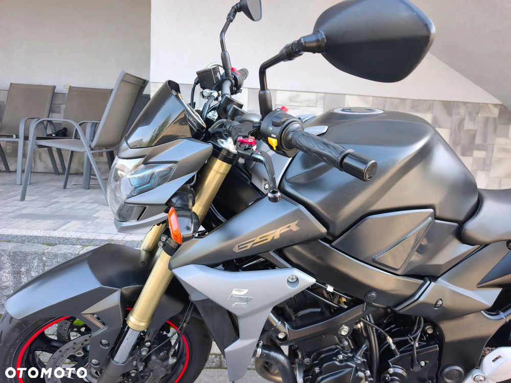 Suzuki GSR - 25