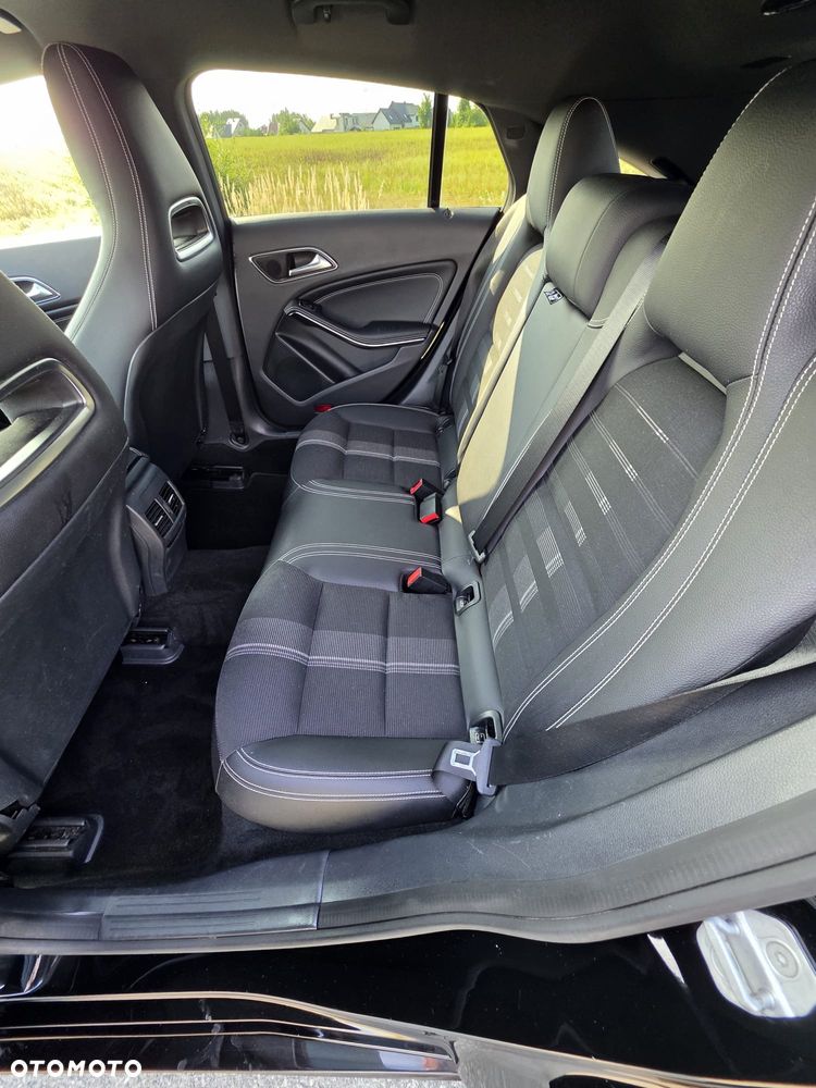 Mercedes-Benz CLA 180 7G-DCT UrbanStyle Edition - 11