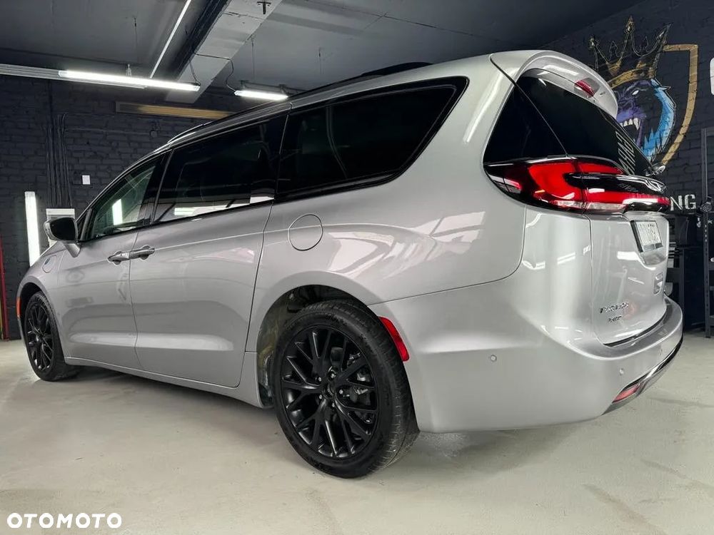 Chrysler Pacifica - 2