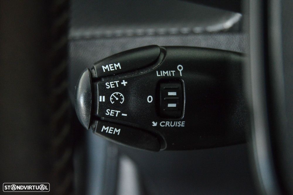 Peugeot 208 1.2 PureTech Active Pack - 31