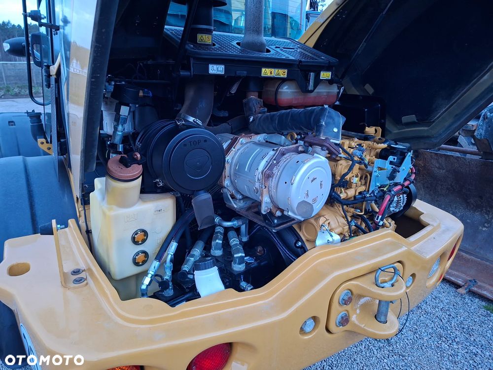 Caterpillar CAT 908 M - 18