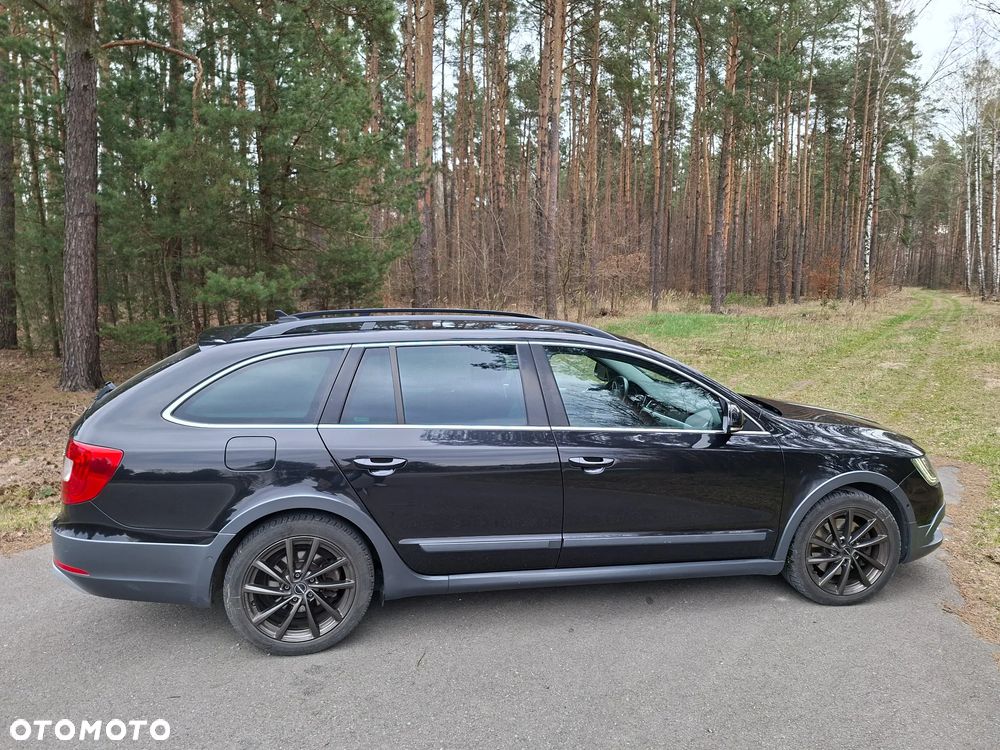 Skoda Superb 2.0 TDI 4x4 Elegance Outdoor DSG - 2