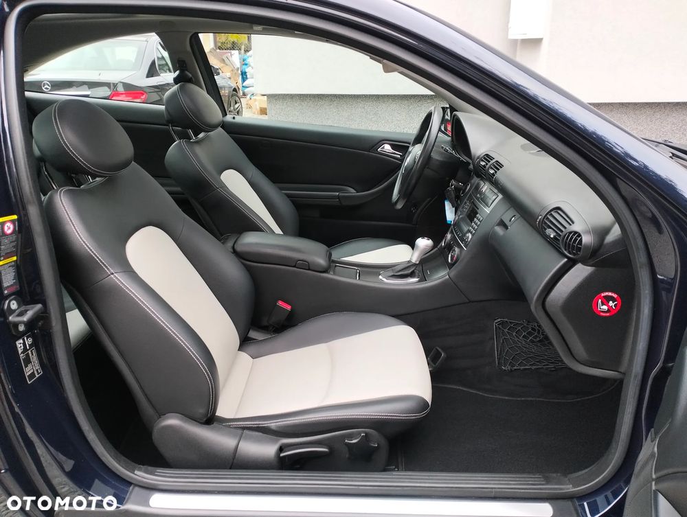 Mercedes-Benz Klasa C 180 Kompressor Sportcoupe Automatik Sport Edition - 12