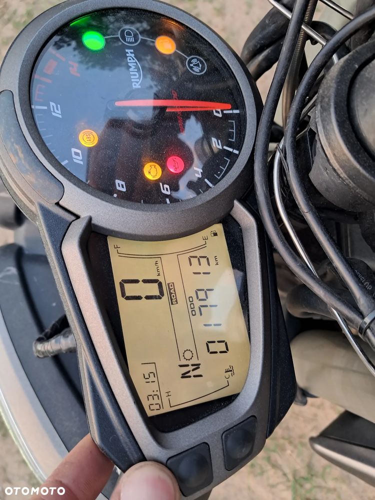 Triumph Street Triple - 8