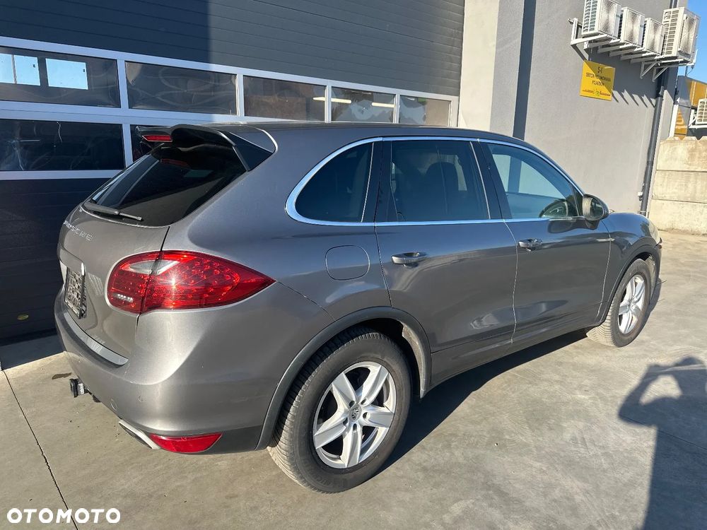 Porsche Cayenne - 5