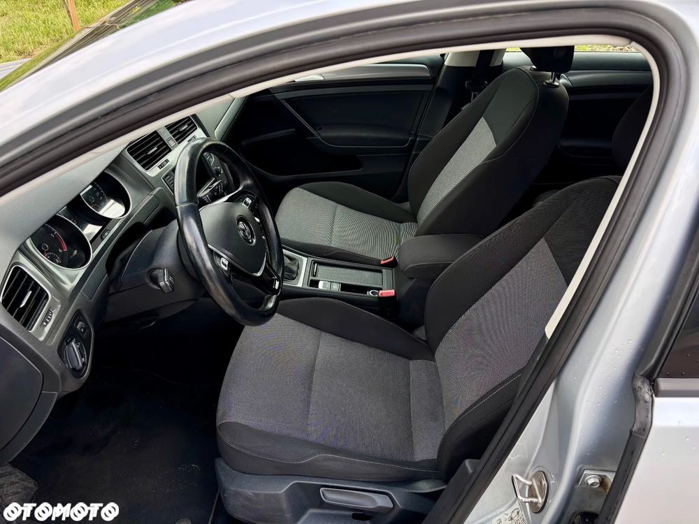 Volkswagen Golf - 27