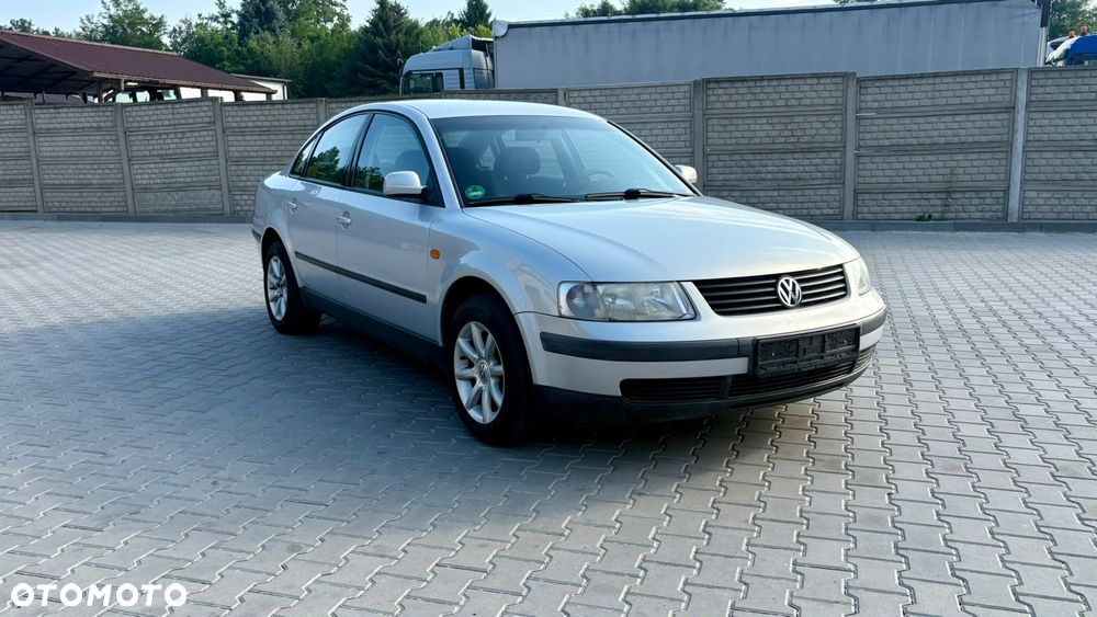 Volkswagen Passat 1.6 Comfortline - 1