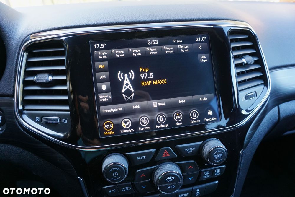 Jeep Grand Cherokee - 22