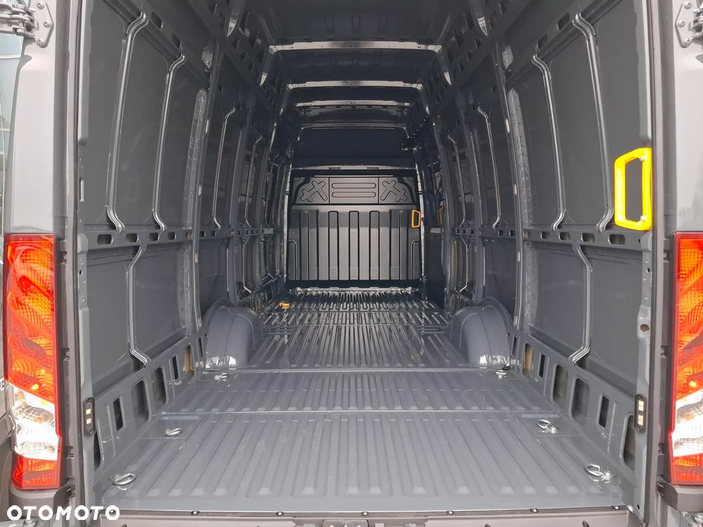 Iveco IMPONUJĄCA KUBATURA 18m3, ŚWIETNA DOSTĘPNOŚĆ, MINIMUM FORMALNOŚCI - 13