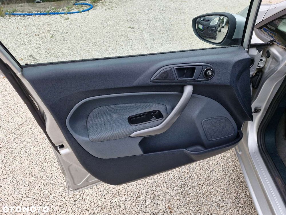 Ford Fiesta - 15