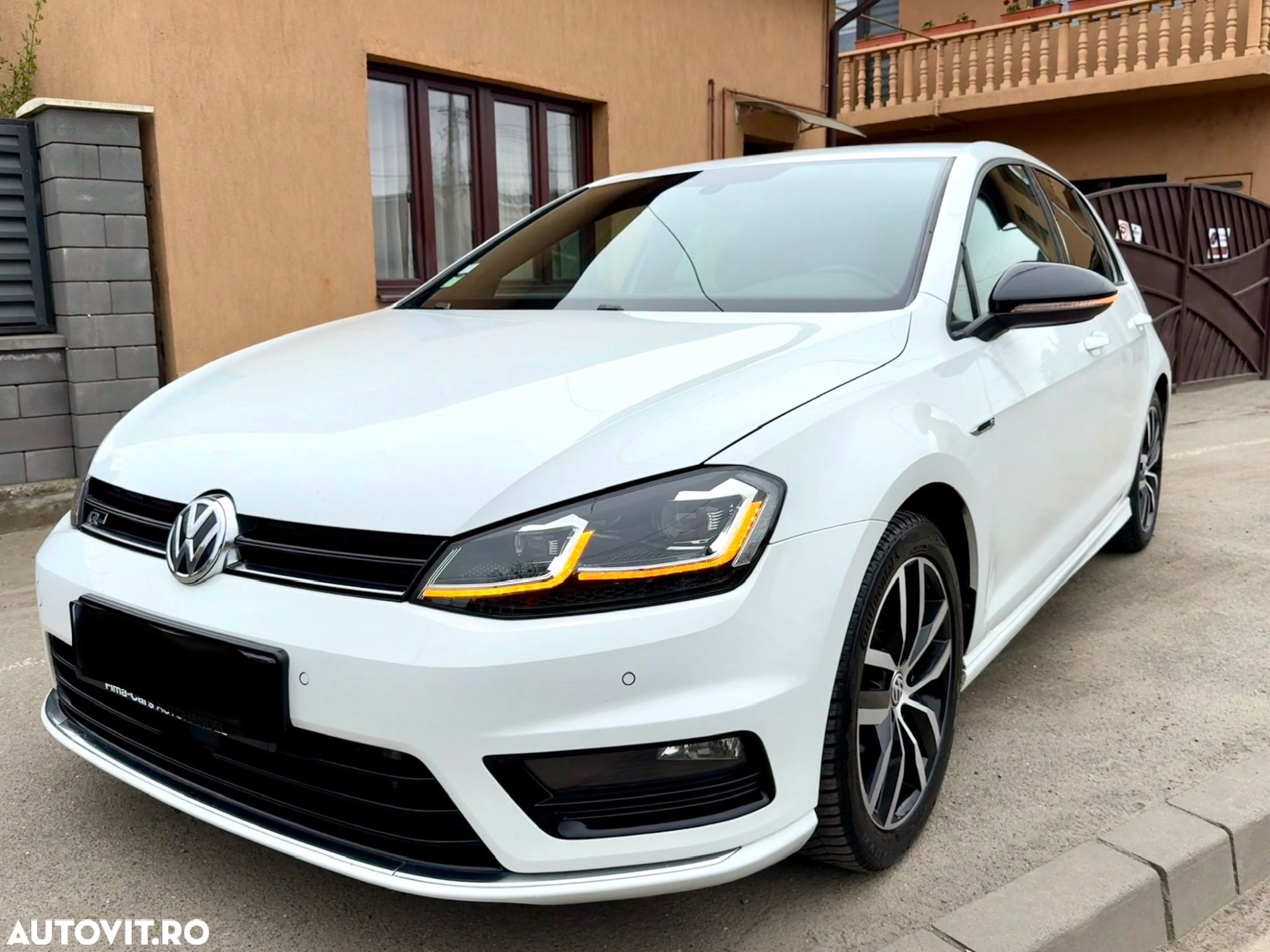 Volkswagen Golf - 1