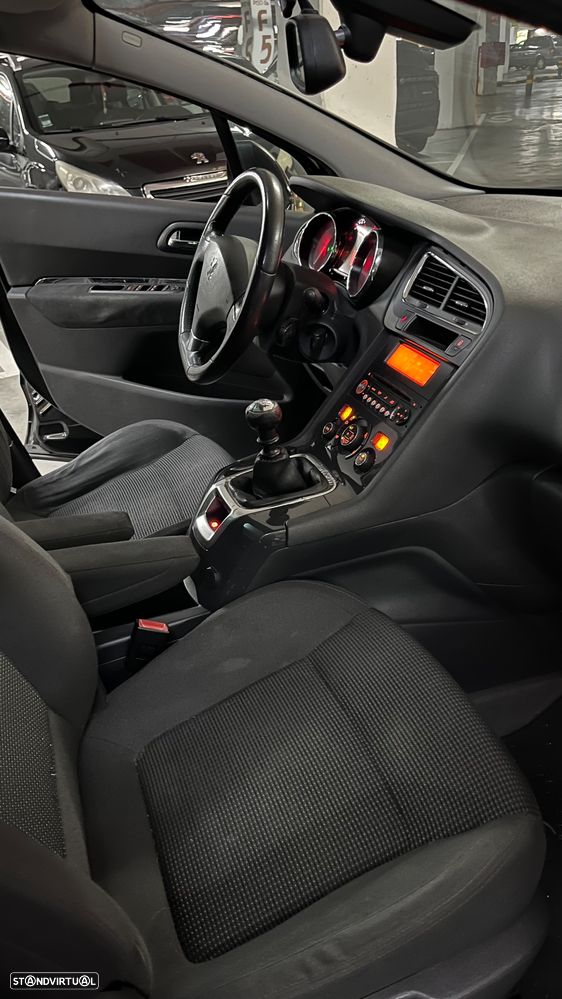 Peugeot 5008 1.6 HDi 7L Allure J17 - 12