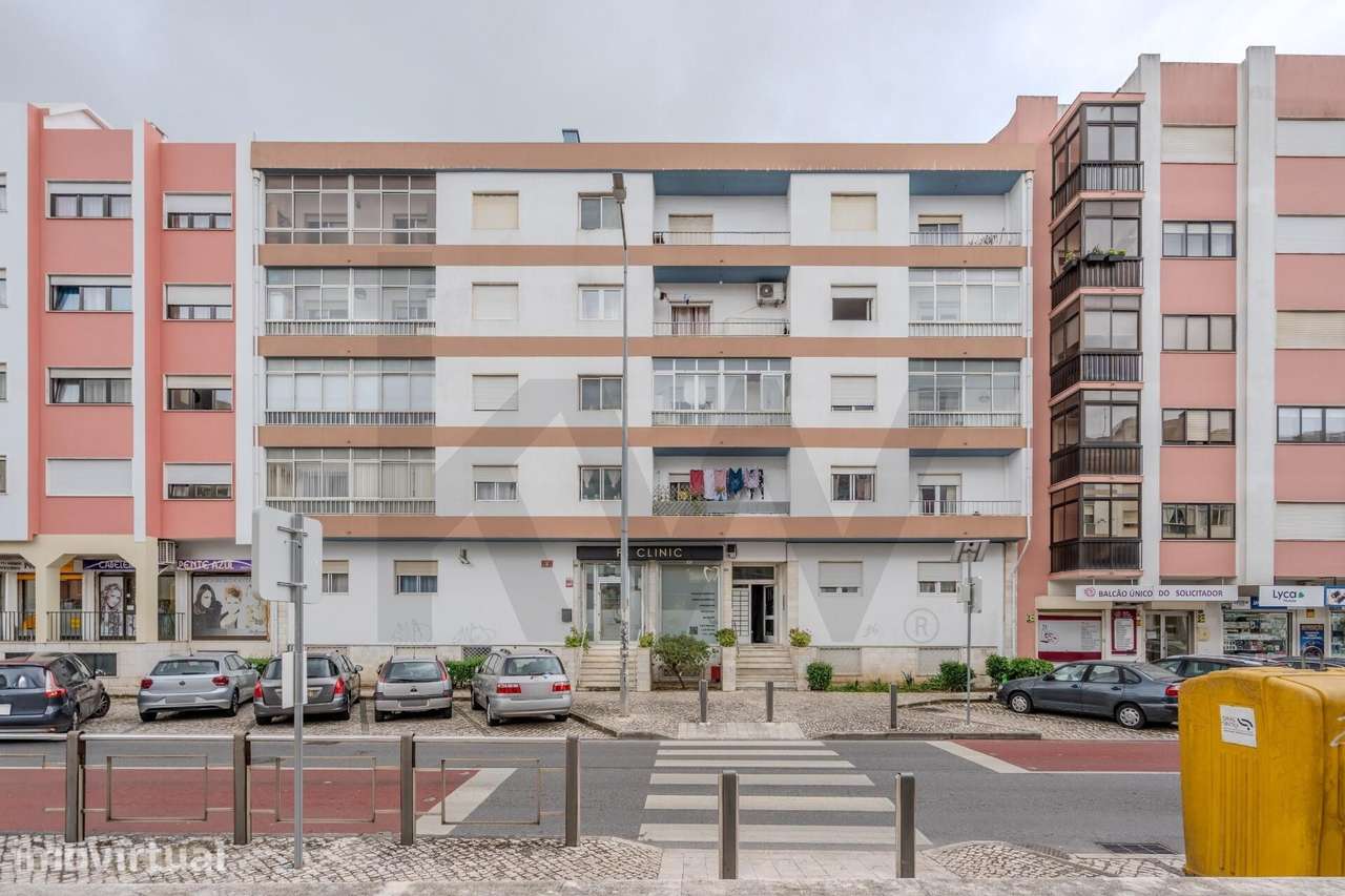 Apartamento T3 - 4º andar sem Elevador no  Centro do Cacém - Grande imagem: 2/27
