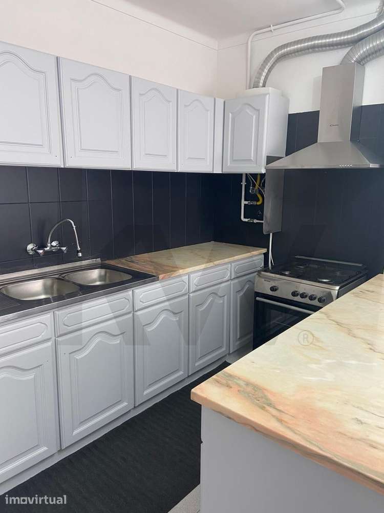 Apartamento T2 transformado em T4 com garagem, São Martinho do Bispo, - Grande imagem: 3/10