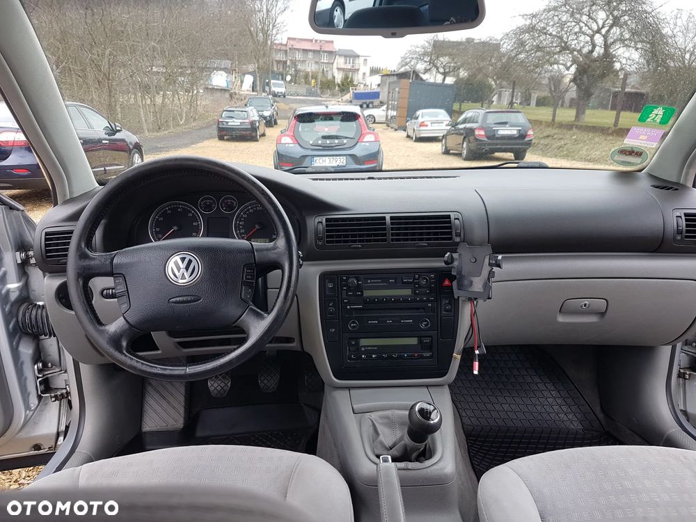 Volkswagen Passat 1.8 5V Turbo Comfortline Family - 19