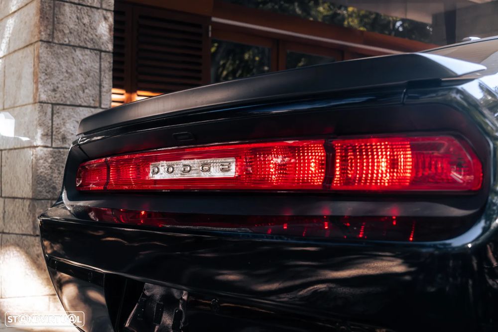 Dodge Challenger - 16
