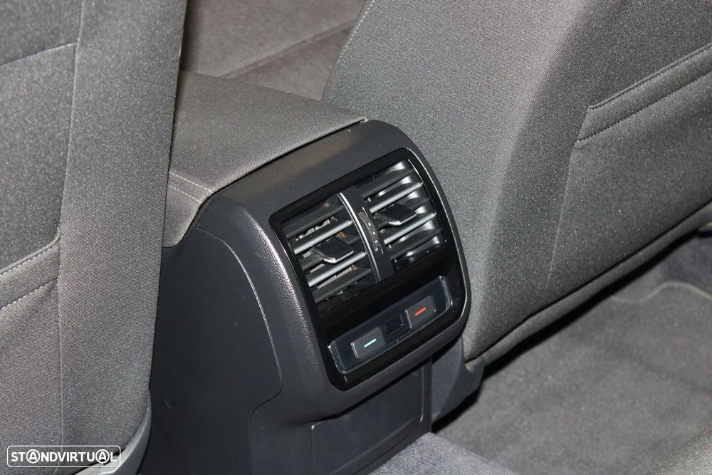 VW Passat Variant 2.0 TDI Business Package DSG - 29