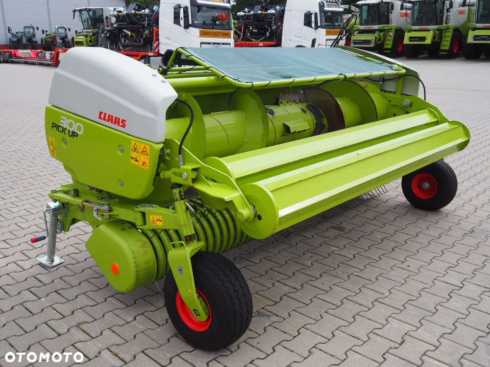 Claas PICK UP 300 HD - 9