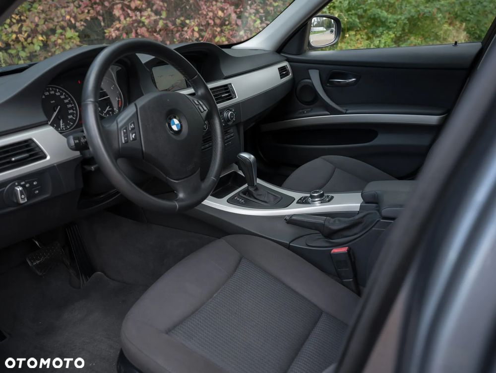 BMW Seria 3 318d DPF Touring - 27