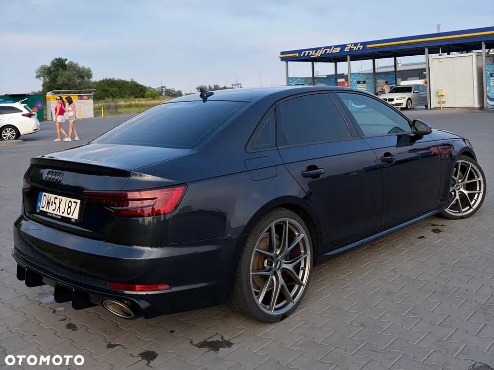 Audi A4 Limousine - 5