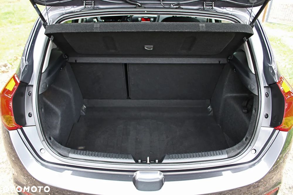 Kia Ceed 1.6 CRDi 128 Fifa World Cup Edition - 35