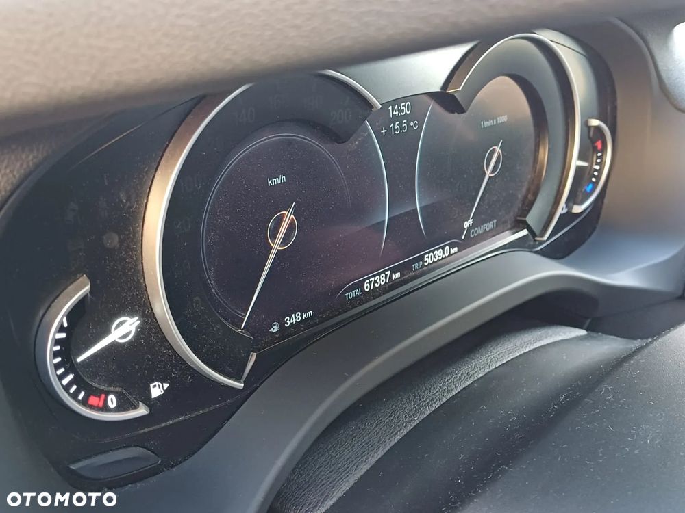 BMW X3 xDrive20i - 8