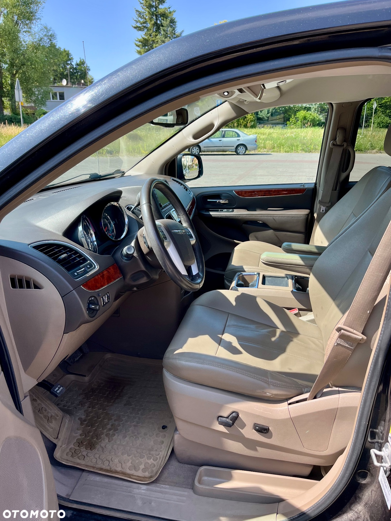 Chrysler Town & Country - 17