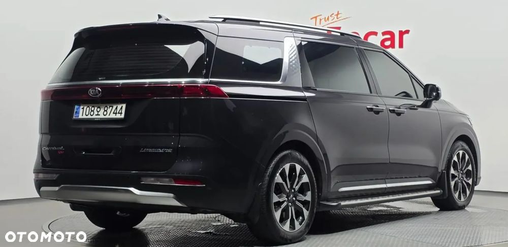 Kia Carnival - 2
