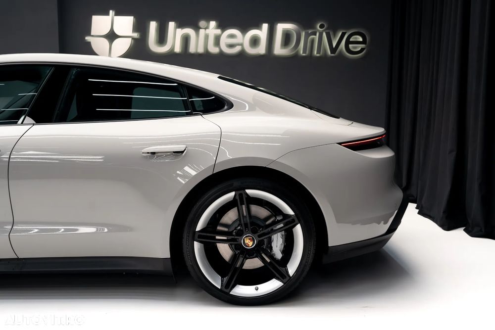 Porsche Taycan Standard - 14