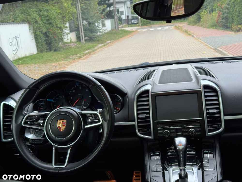 Porsche Cayenne Platinum Edition - 15