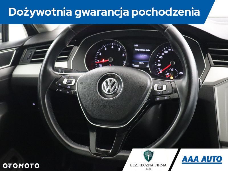 Volkswagen Passat - 21