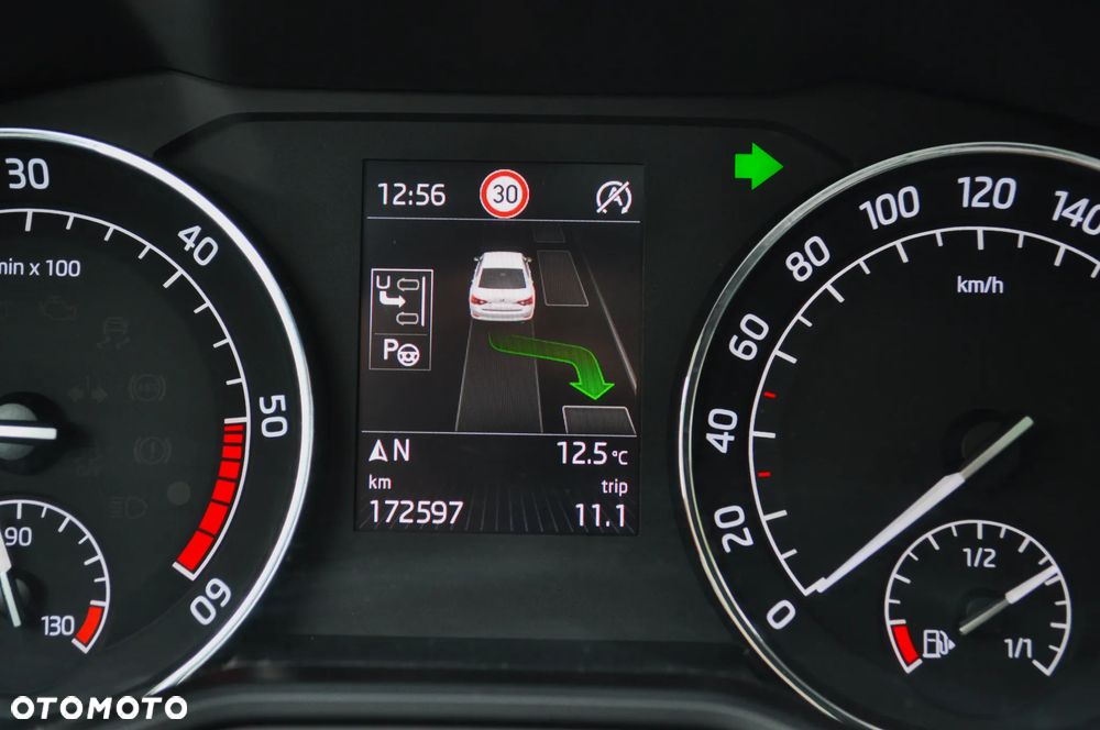 Skoda Superb 2.0 TDI DSG Premium Edition - 36