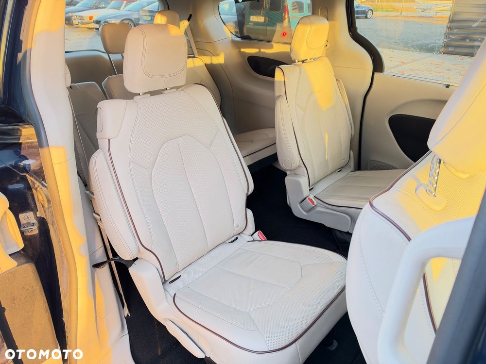 Chrysler Pacifica - 22