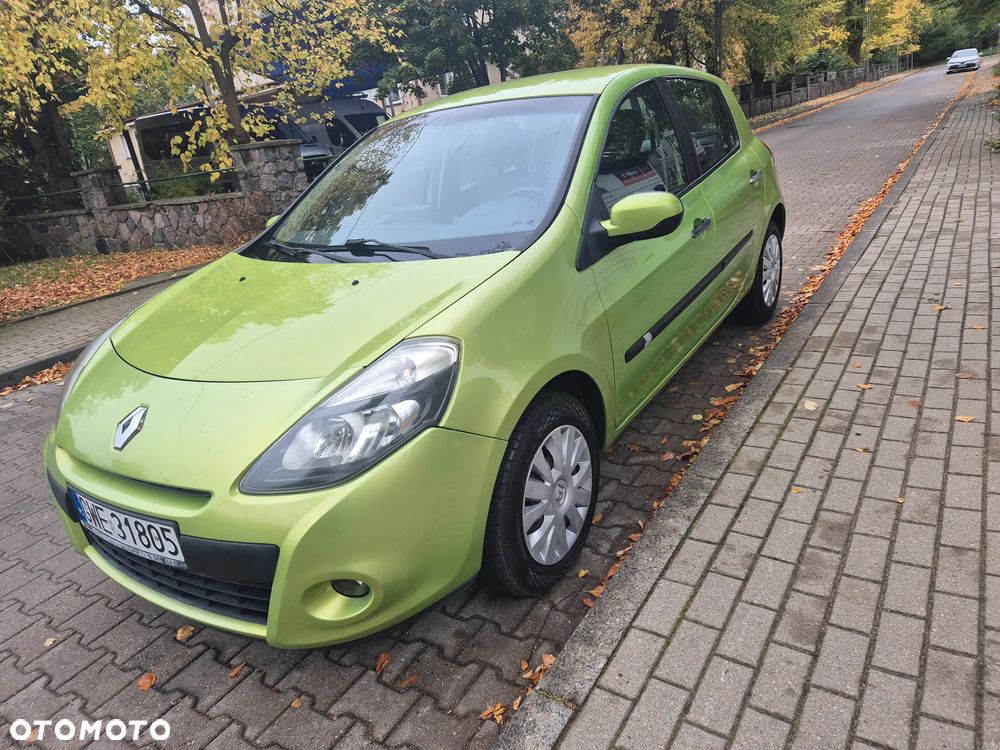 Renault Clio 2010 photo 2
