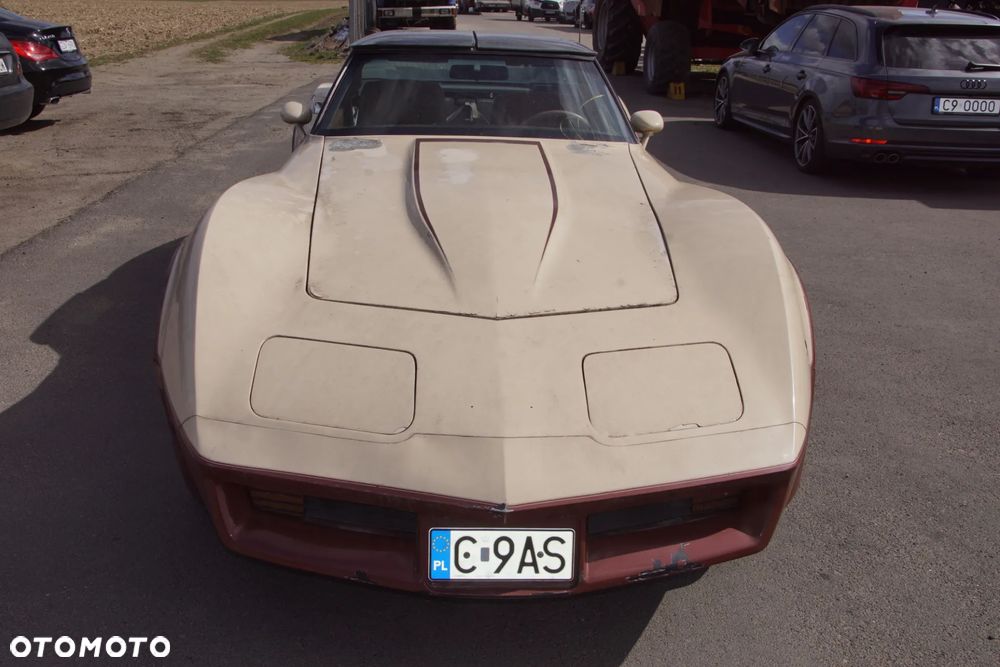 Chevrolet Corvette - 12