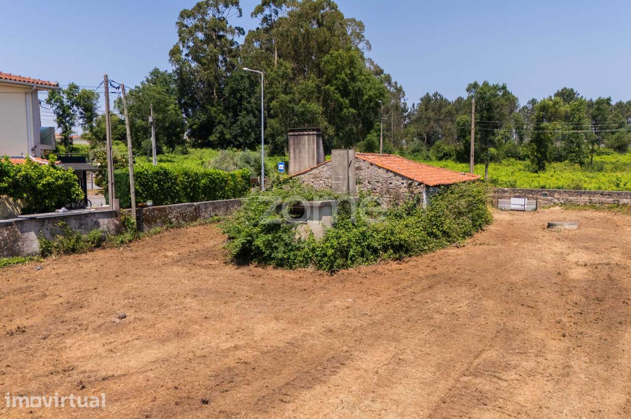 Moradia Térrea para restauro em Manhente - Barcelos - Grande imagem: 4/16
