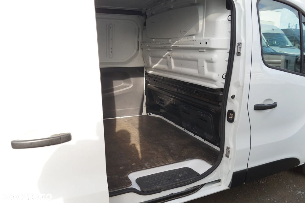 Renault Trafic - 25