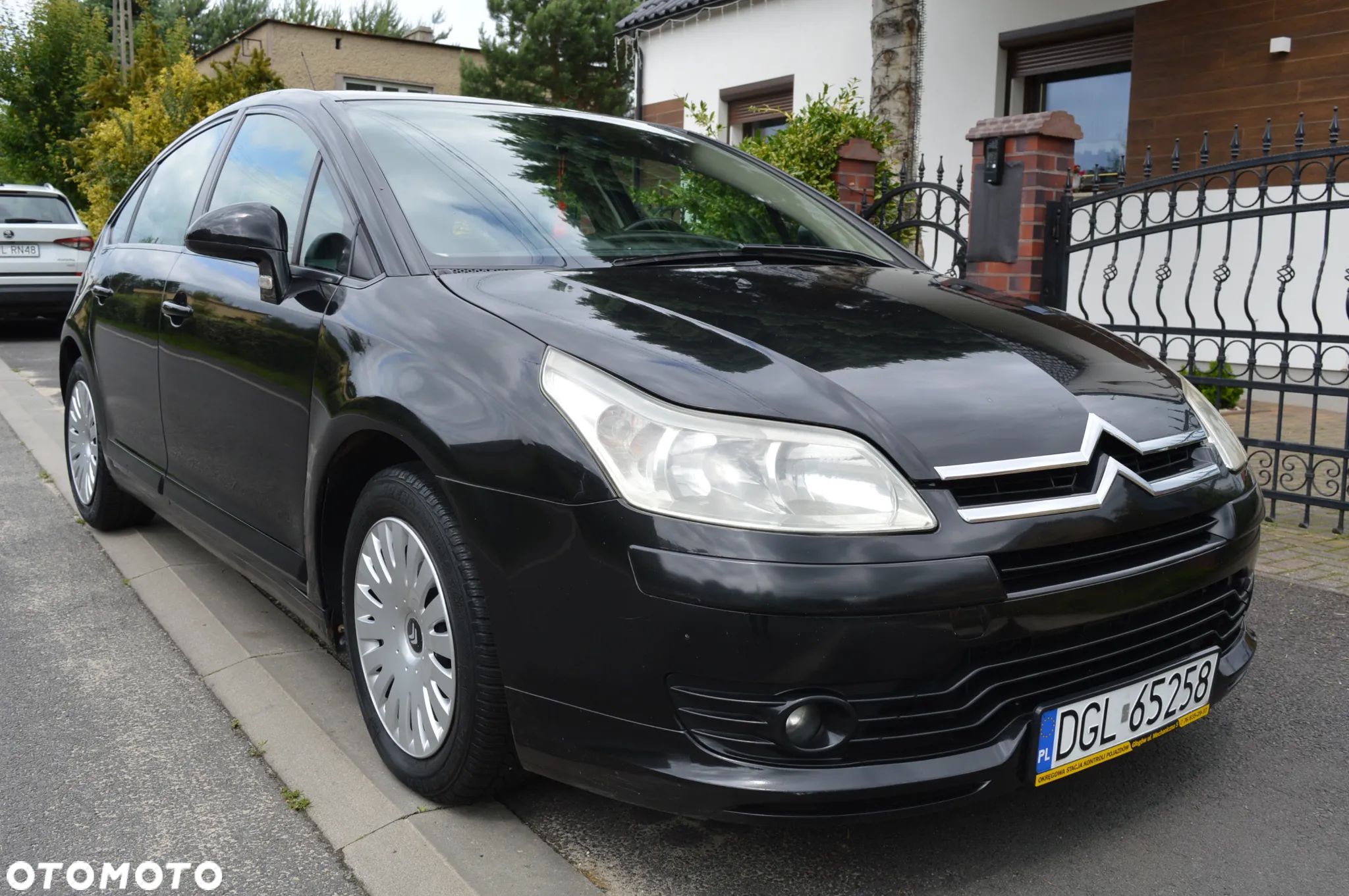 Citroën C4 1.4 16V Advance - 1