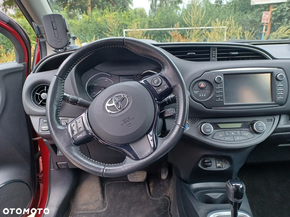 Toyota Yaris Hybrid 100 Life - 8